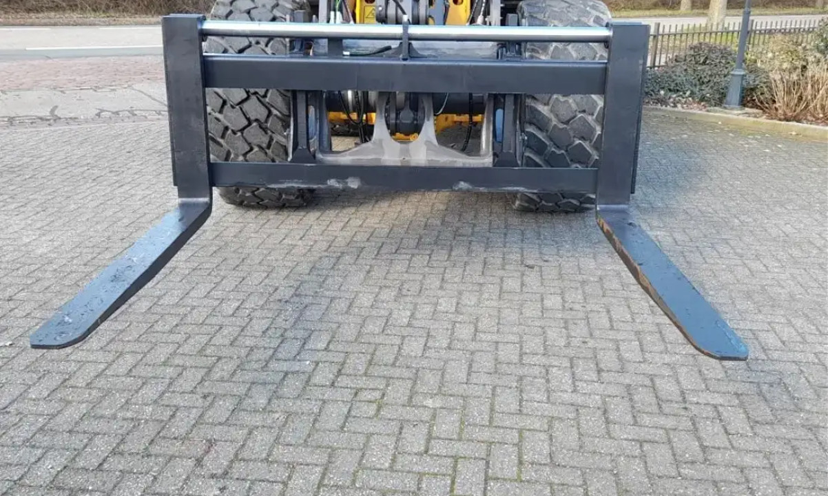 NEW hydraulic pallet fork frame vorkenbord to suit Volvo quick coupler