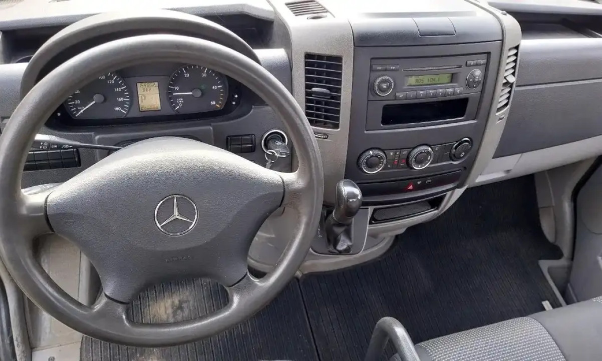 Mercedes-Benz Sprinter 519 / Automatic / Low km